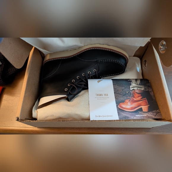 RED WING 6-INCH CLASSIC MOC WOMEN'S SHORT BOOT IN BLACK BOUNDARY LEATHER - Picture 3 of 5